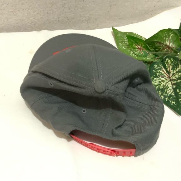 Oakley California High Embroidered Script Hat Snapback Gray Red Adjustable OSFA - Picture 3 of 8